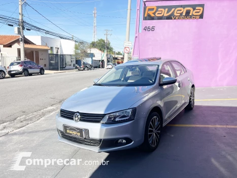 Volkswagen JETTA 2.0 TSI Highline 211cv 4 portas