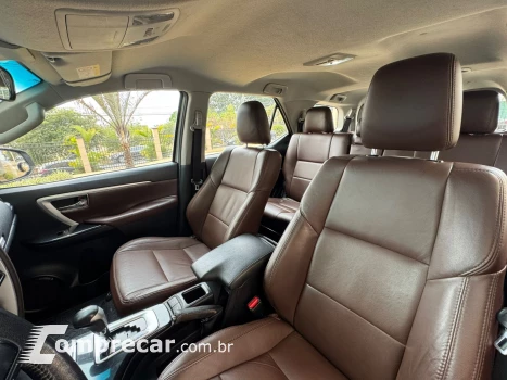 HILUX SW4 2.7 SR 4X2 7 Lugares 16V