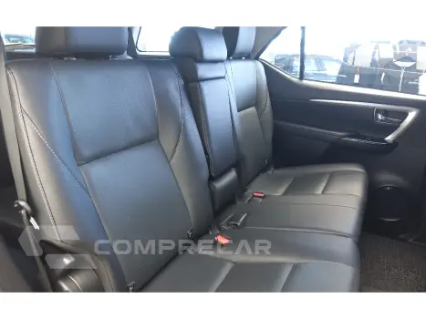 HILUX SW4 2.8 D-4D TURBO DIESEL SRX 7L 4X4 AUTOMÁTICO
