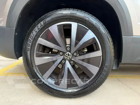 Taos 1.4 250 Tsi Total Flex Highline Automático