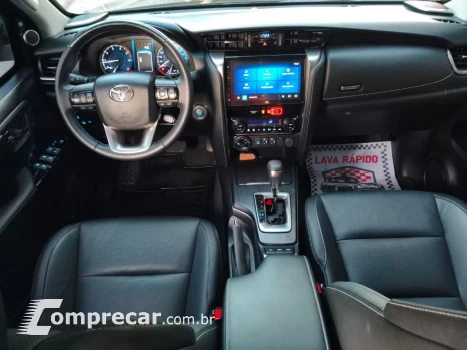 Hilux SW4 2.8 4P SRX 4X4 7 LUGARES TURBO DIESEL AUTOMÁTICO