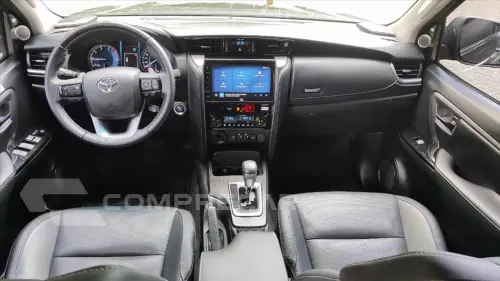 HILUX SW4 2.8 D-4D TURBO DIESEL SRX 4X4 AUTOMÁTICO