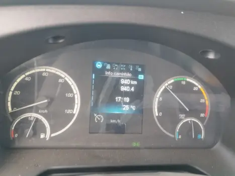 Accelo 1017 + Carroceria - Chassi