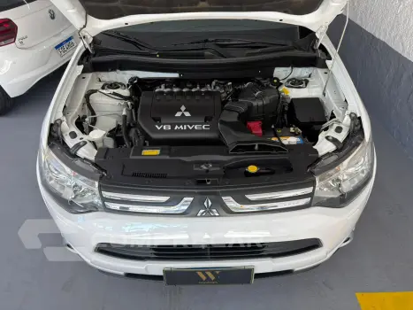 OUTLANDER 3.0 GT 4X4 V6 24V Nova