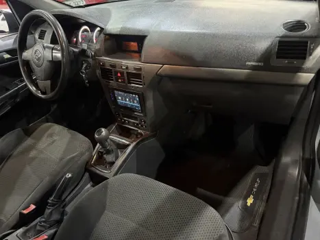 VECTRA 2.0 MPFI GT HATCH 8V FLEX 4P MANUAL