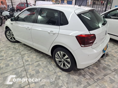 Volkswagen POLO 1.0 200 TSI Comfortline 4 portas