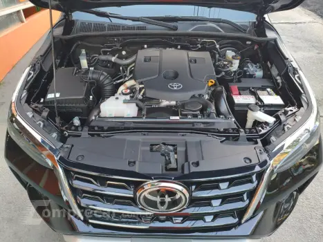 Hilux SW4 2.8 4P SRX 4X4 7 LUGARES TURBO DIESEL AUTOMÁTICO