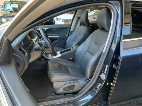 S60 T-4 MOMENTUM 2.0 190cv 4p