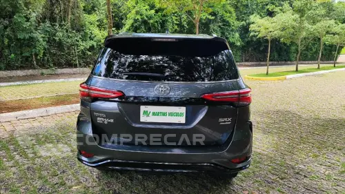 HILUX SW4 2.8 D-4D TURBO DIESEL SRX 4X4 AUTOMÁTICO