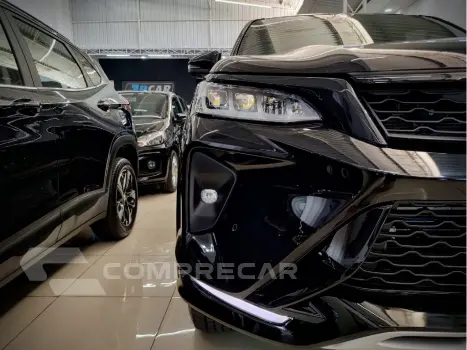 HILUX SW4 2.8 D-4D TURBO DIESEL DIAMOND 7L 4X4 AUTOMÁTICO