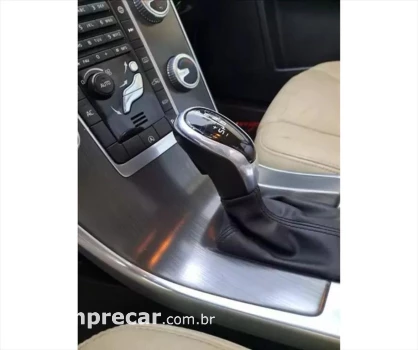 XC60 2.0 T5 KINETIC GASOLINA 4P AUTOMÁTICO