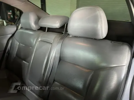 VECTRA 2.0 MPFI ELEGANCE 8V FLEX 4P MANUAL