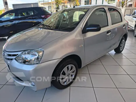 Toyota Etios Hatch 1.3 16V 4P FLEX X 4 portas
