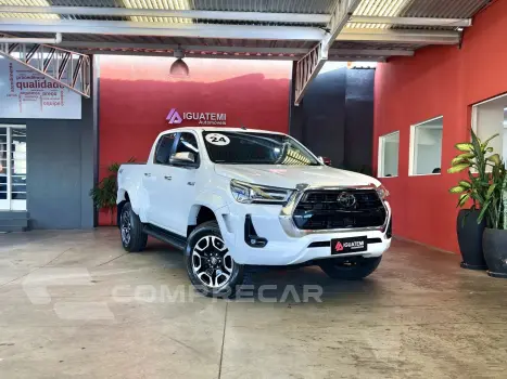 Toyota HILUX 2.8 D-4D TURBO DIESEL CD SRX 4X4 AUTOMÁTICO 4 portas