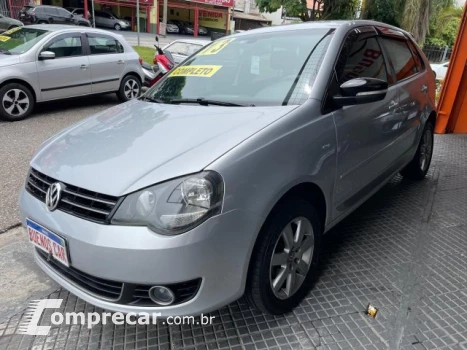 Volkswagen POLO - 1.6 MI SPORTLINE 8V 4P MANUAL 4 portas