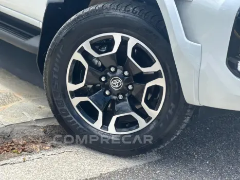 HILUX 2.8 D-4D TURBO DIESEL CD SRX PLUS 4X4 AUTOMÁTICO