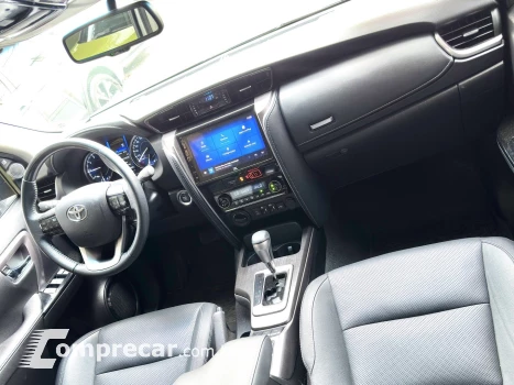 HILUX SW4 2.8 D-4D TURBO DIESEL SRX PLATINUM 7L 4X4 AUTOMÁTI