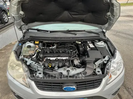 FOCUS SEDAN