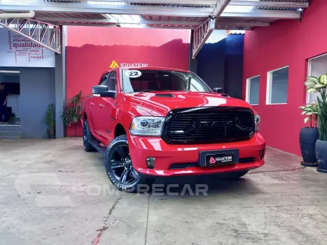 RAM CLASSIC 5.7 V8 GASOLINA LARAMIE NIGHT EDITION CD 4X4 AUTOMÁT 4 portas