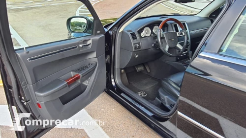 300 C 5.7 Hemi Sedan V8 16V