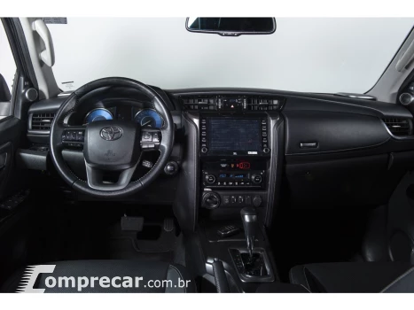 HILUX SW4 2.8 D-4D TURBO DIESEL SRX 7L 4X4 AUTOMÁTICO
