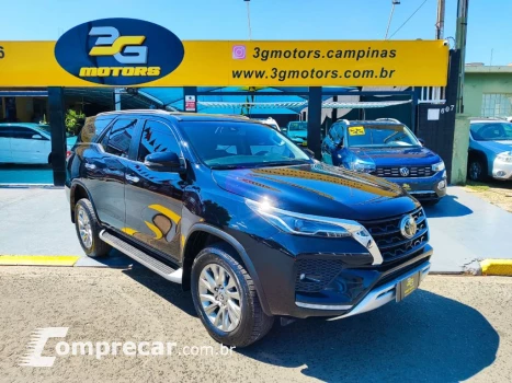 Toyota Hilux SW4 SRX 4x4 2.8 TDI 16V Dies. Aut. 7 Lugares 4 portas