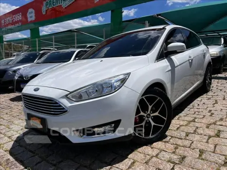 FORD FOCUS 2.0 Titanium Fastback 16V 4 portas