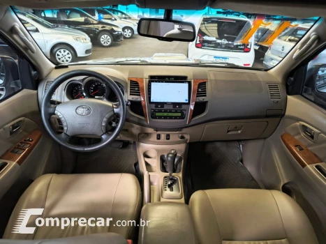 Hilux SW4 SRV D4-D 4x4 3.0 TDI Dies. Aut