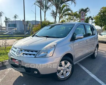 NISSAN LIVINA 4 portas