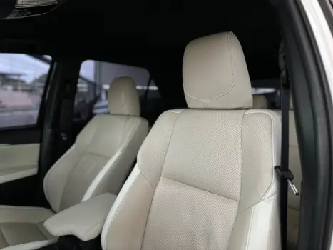 HILUX SW4 2.8 D-4D TURBO DIESEL DIAMOND 7L 4X4 AUTOMÁTICO