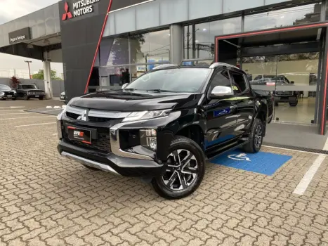 Mitsubishi L200 TRITON 2.4 16V Turbo Sport Hpe-s CD 4X4 4 portas
