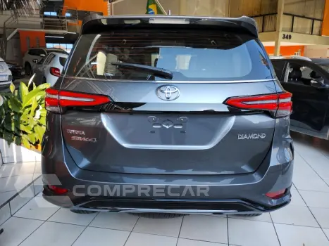 HILUX SW4 2.8 D-4D TURBO DIESEL DIAMOND 7L 4X4 AUTOMÁTICO