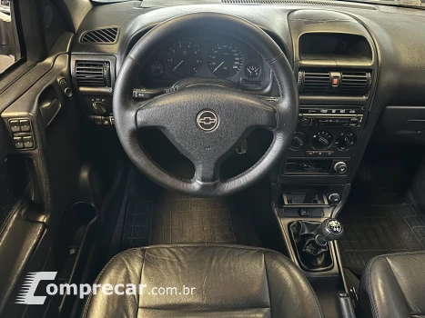 ASTRA 1.8 MPFI GL Sedan 8V