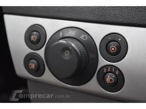 VECTRA SEDAN - 2.0 MPFI ELEGANCE 8V 4P MANUAL