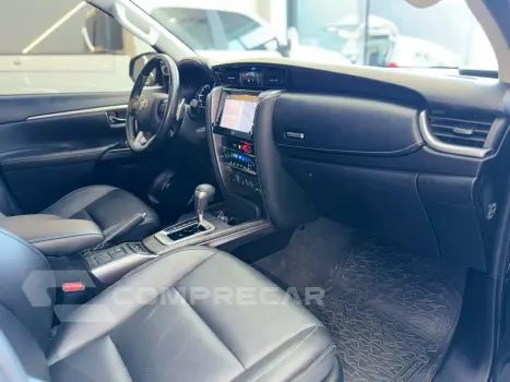 HILUX SW4 2.8 D-4d Turbo SRX 7L 4X4