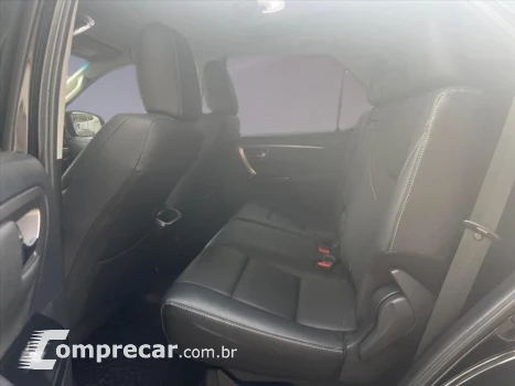 HILUX SW4 2.8 D-4D TURBO DIESEL SRX 7L 4X4 AUTOMÁ