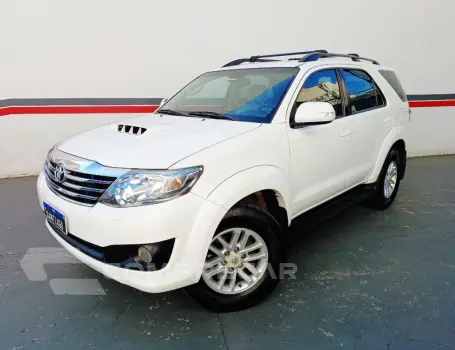 Toyota Hilux SW4 SRV D4-D 4x4 3.0 TDI Dies. Aut 4 portas