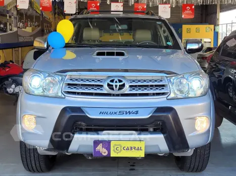 Hilux SW4 SRV D4-D 4x4 3.0 TDI Dies. Aut