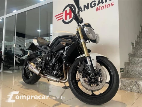 STREET TRIPLE 675