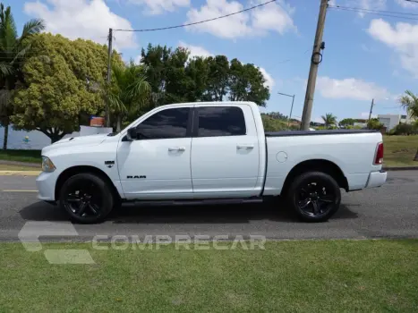 CLASSIC 5.7 V8 GASOLINA LARAMIE NIGHT EDITION CD 4X4 AUTOMÁT