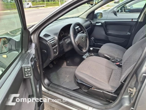 ASTRA 1.8 MPFI Comfort Sedan 8V