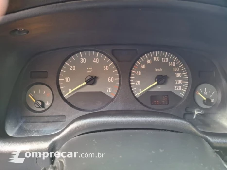 ASTRA 1.8 MPFI Comfort Sedan 8V