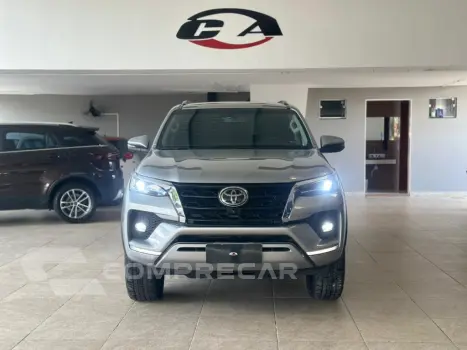 HILUX SW4 2.8 D-4D TURBO DIESEL SRX 7L 4X4 AUTOMÁTICO