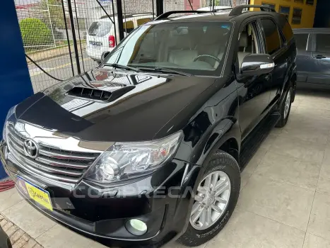 Hilux SW4 SRV D4-D 4x4 3.0 TDI Dies. Aut