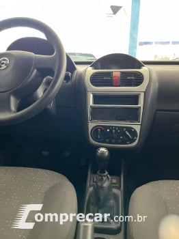 CORSA 1.4 MPFI Premium Sedan 8V