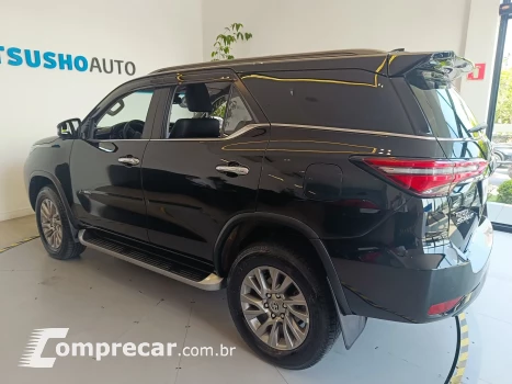 HILUX SW4 2.8 D-4D TURBO SRX 7L 4X4 AUTOMÁTICO