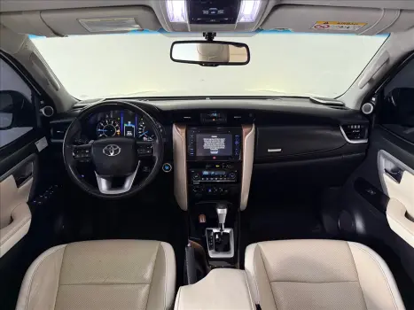 HILUX SW4 2.8 SRX DIAMOND 4X4 7 LUGARES 16V TURBO