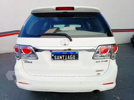 Hilux SW4 SRV D4-D 4x4 3.0 TDI Dies. Aut