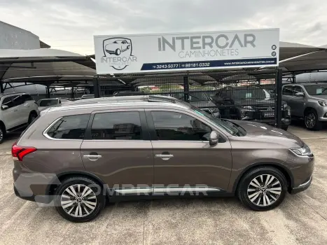 Mitsubishi OUTLANDER 2.2 Mivec Di-d Hpe-s AWD 4 portas