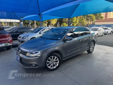 JETTA - 2.0 COMFORTLINE 4P TIPTRONIC